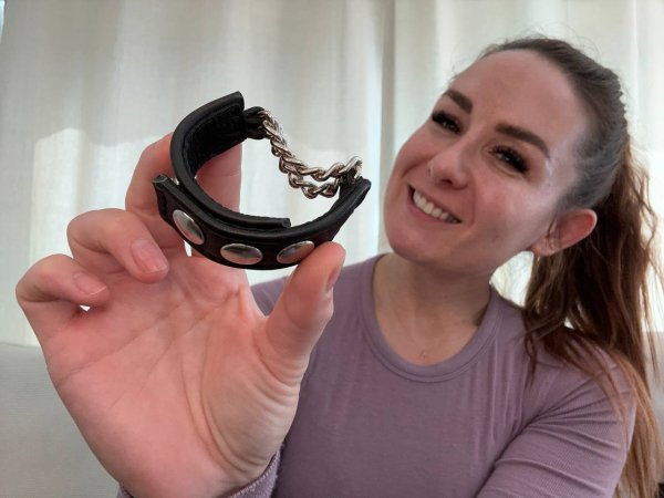 Cockstrap de cuero con dos cadenas
