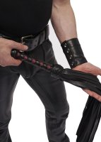 Vista previa: Lederflogger Impact – Handhabung mit ausgebreiteten Riemen